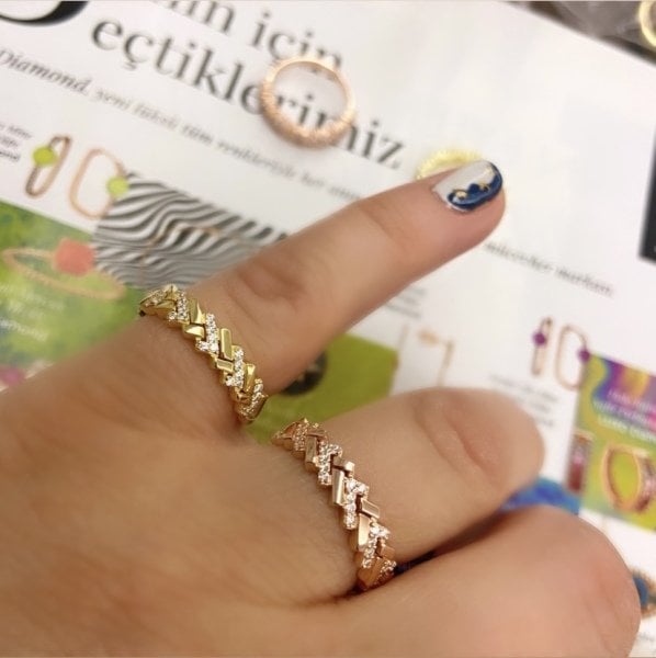 ZİGZAG DETAY BAGET YÜZÜK