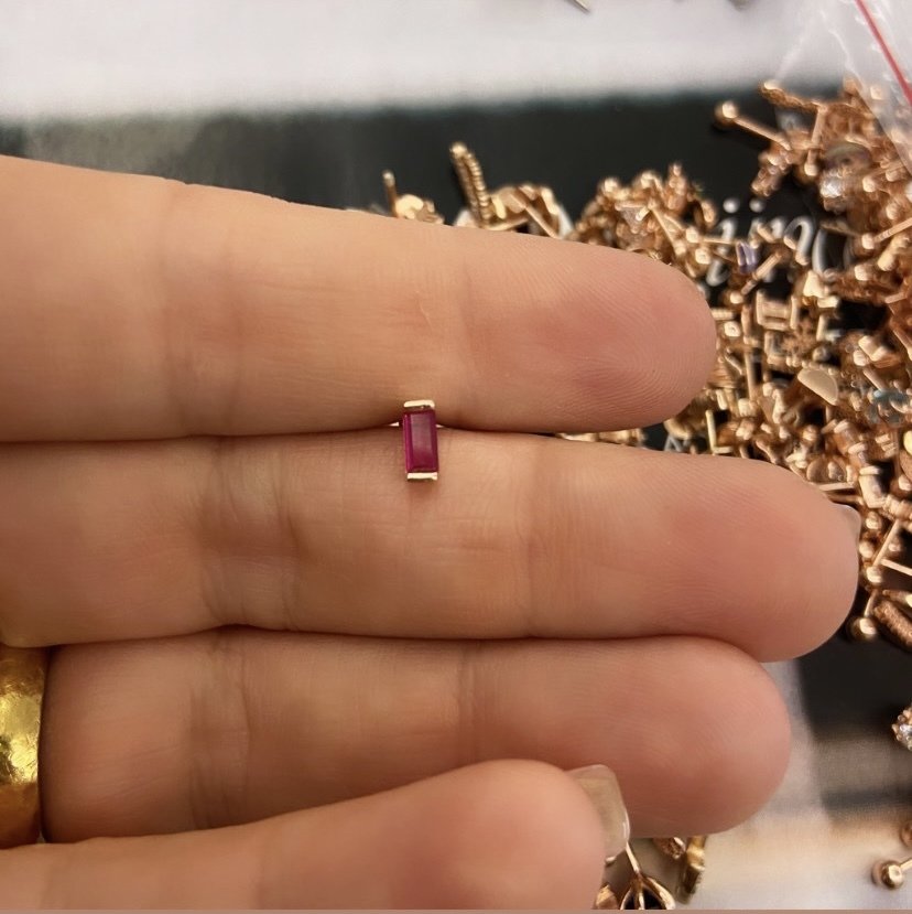 PEMBE KARE BAGET TRAGUS