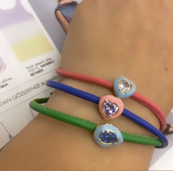 DERİ MİNELİ BİLEKLİK