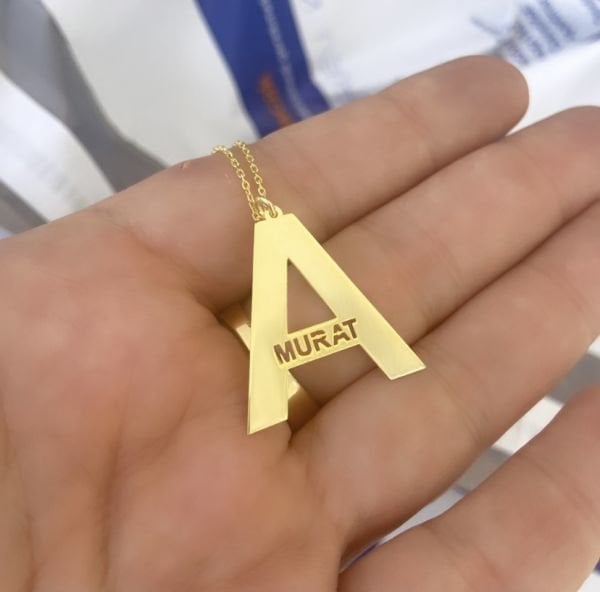 HARF İÇİNDEYİM KOLYE