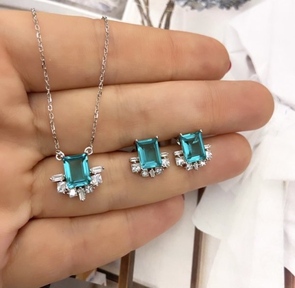 AQUA KOLYE VE KÜPE TAKIM