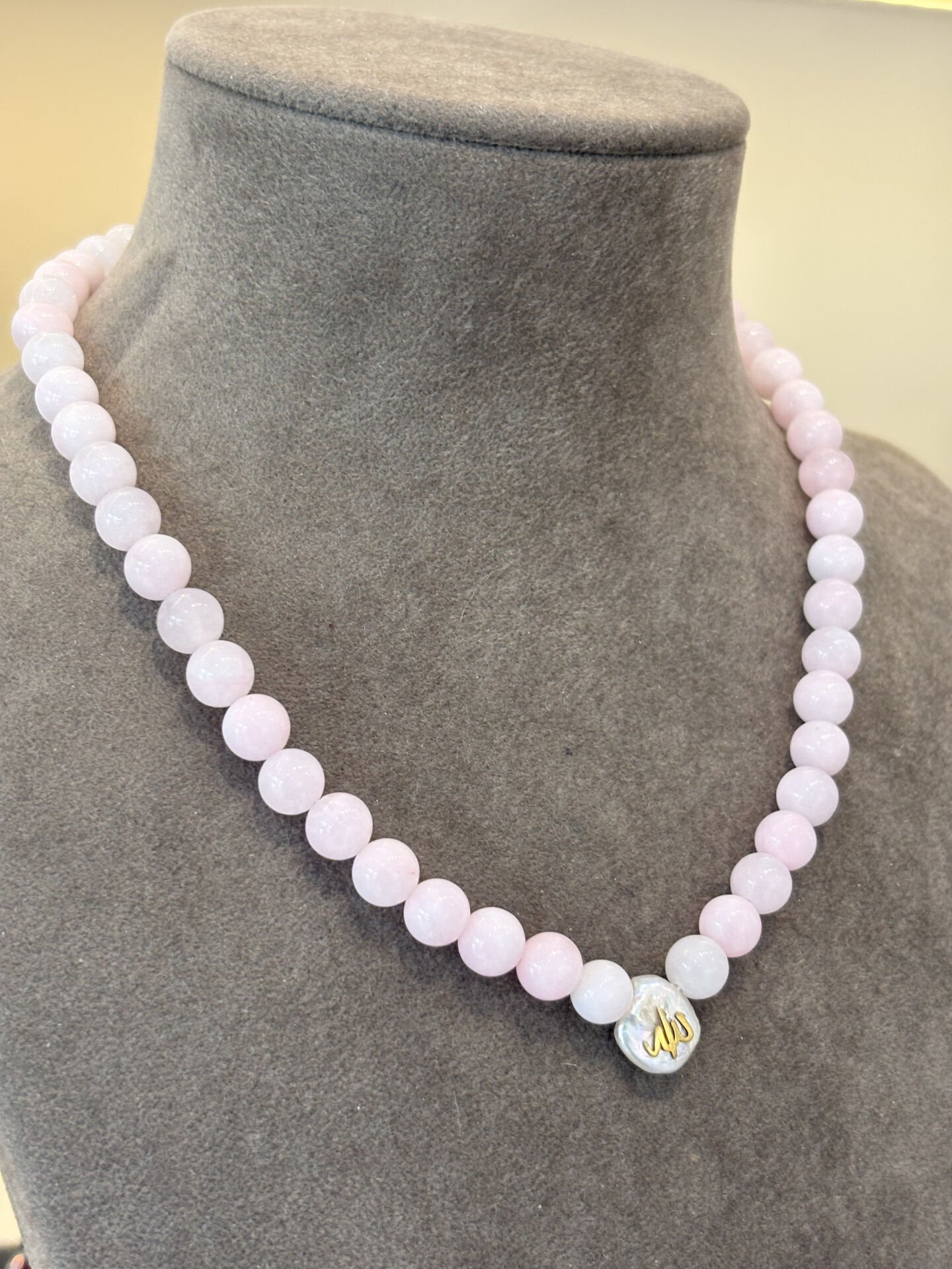 PEMBE KUVARS TASARIM MODEL
