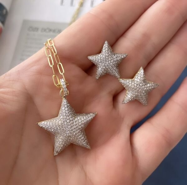 BOMBE TAM TAŞ YILDIZ KÜPE