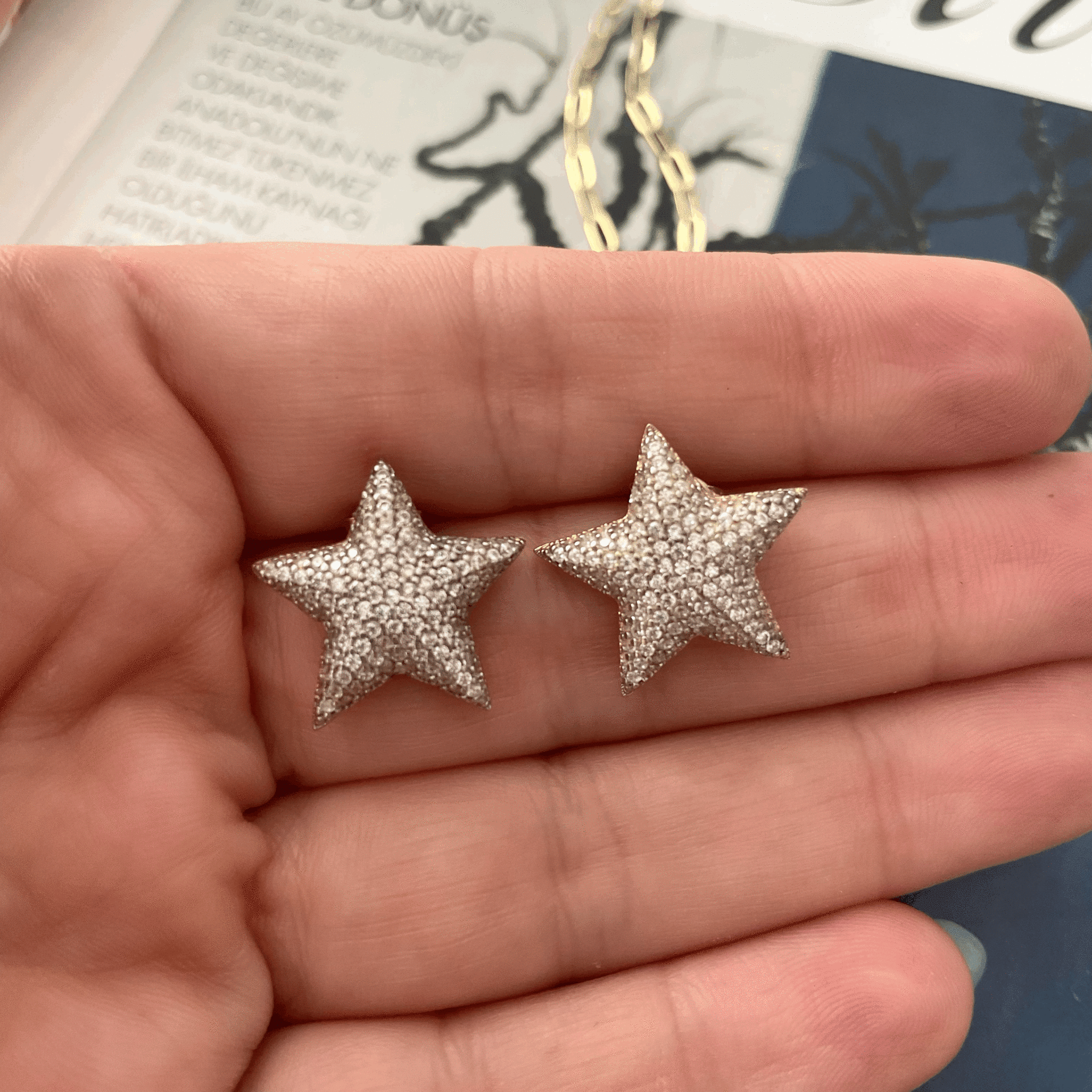 BOMBE TAM TAŞ YILDIZ KÜPE