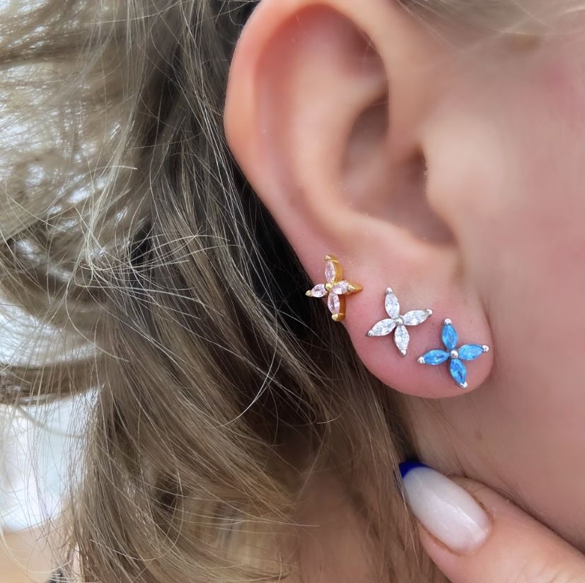 ZARİF ÇİVİ ÇİÇEK KÜPE