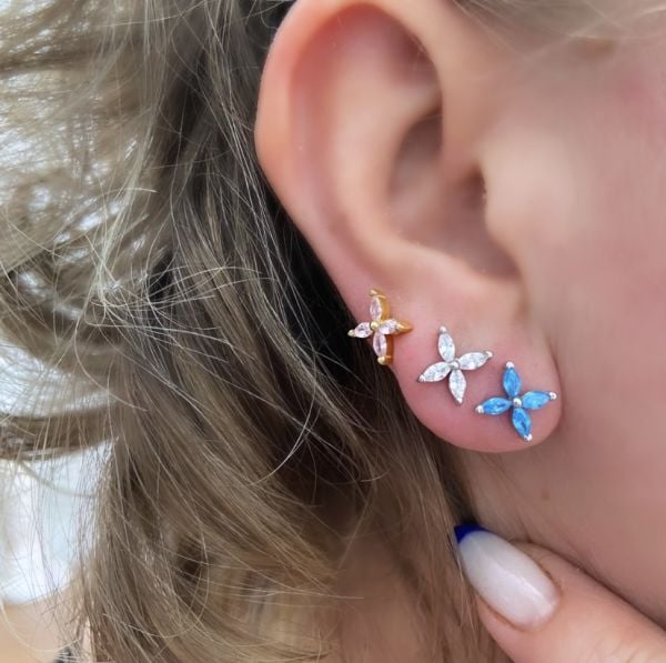 ZARİF ÇİVİ ÇİÇEK KÜPE