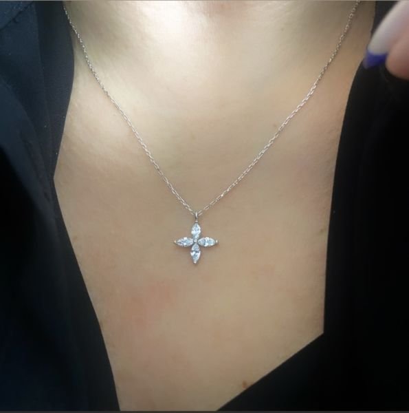 ZARİF ÇİÇEK TEK BAGET KOLYE