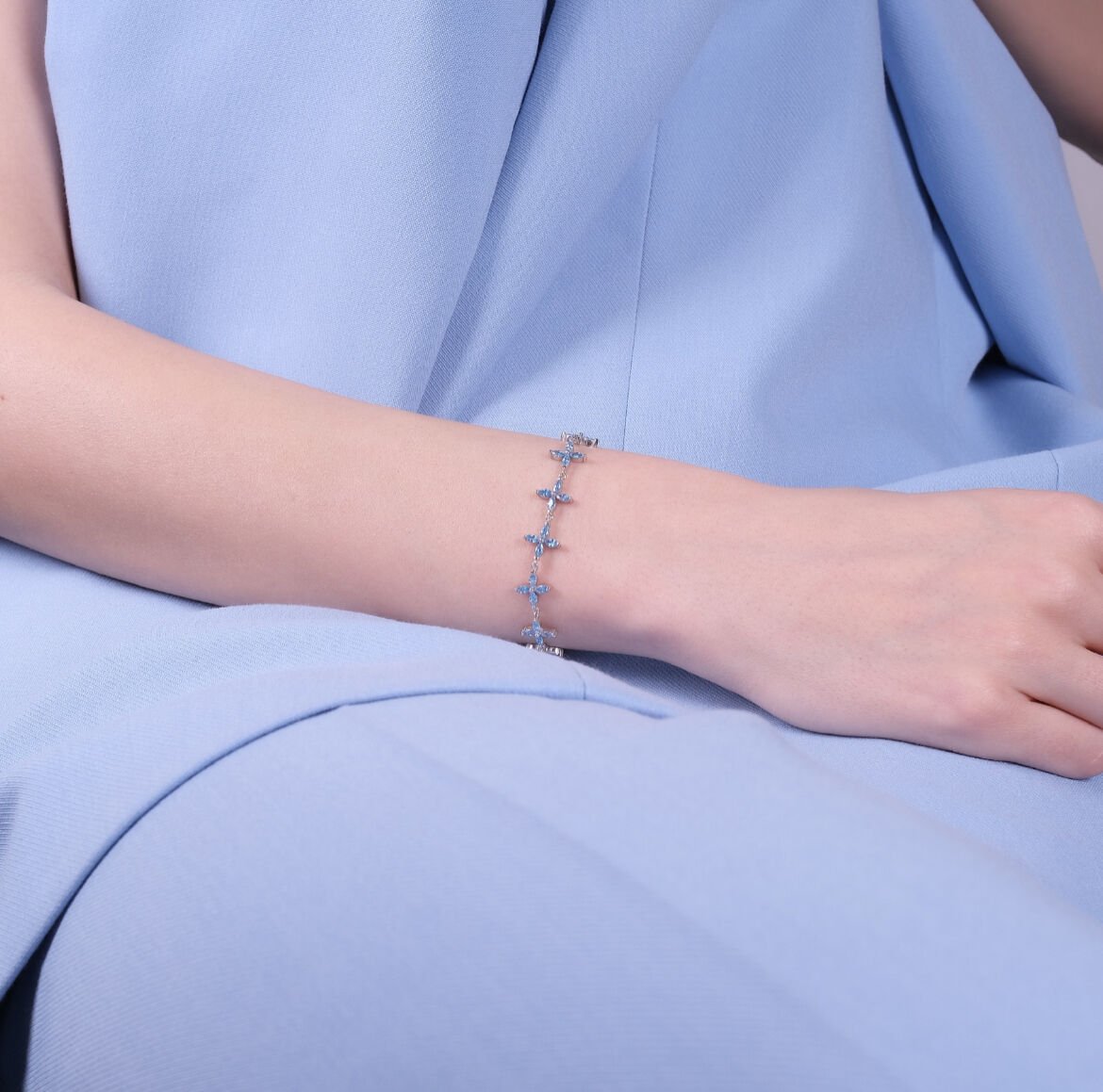 BAGET ZARİF ÇİÇEK BİLEKLİK