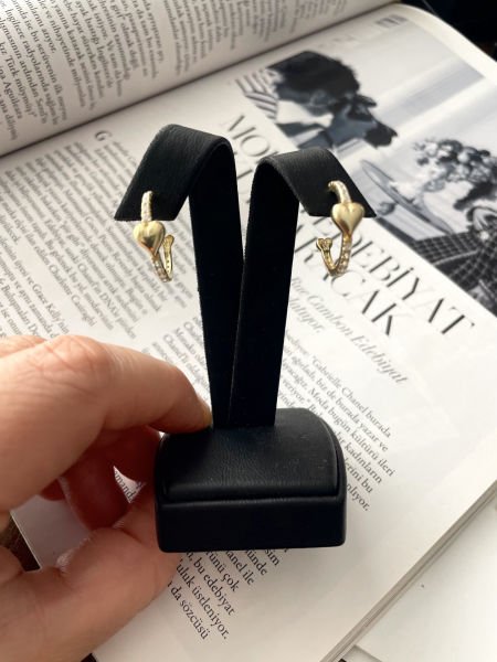 KALP DETAY TAŞLI HALKA KÜPE