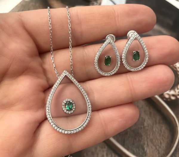 ŞEFFAF DAMLAM KÜPE