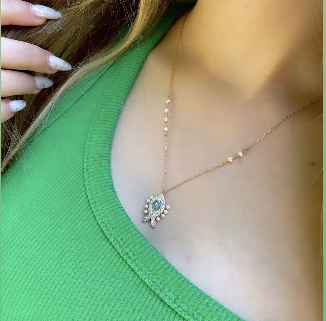 İNCİLİ BALIK KOLYE